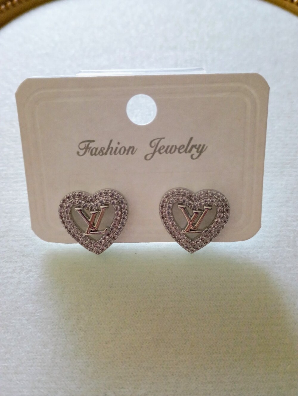 New Fashion Jewelry Heart Crystal Stud Earrings - Silver